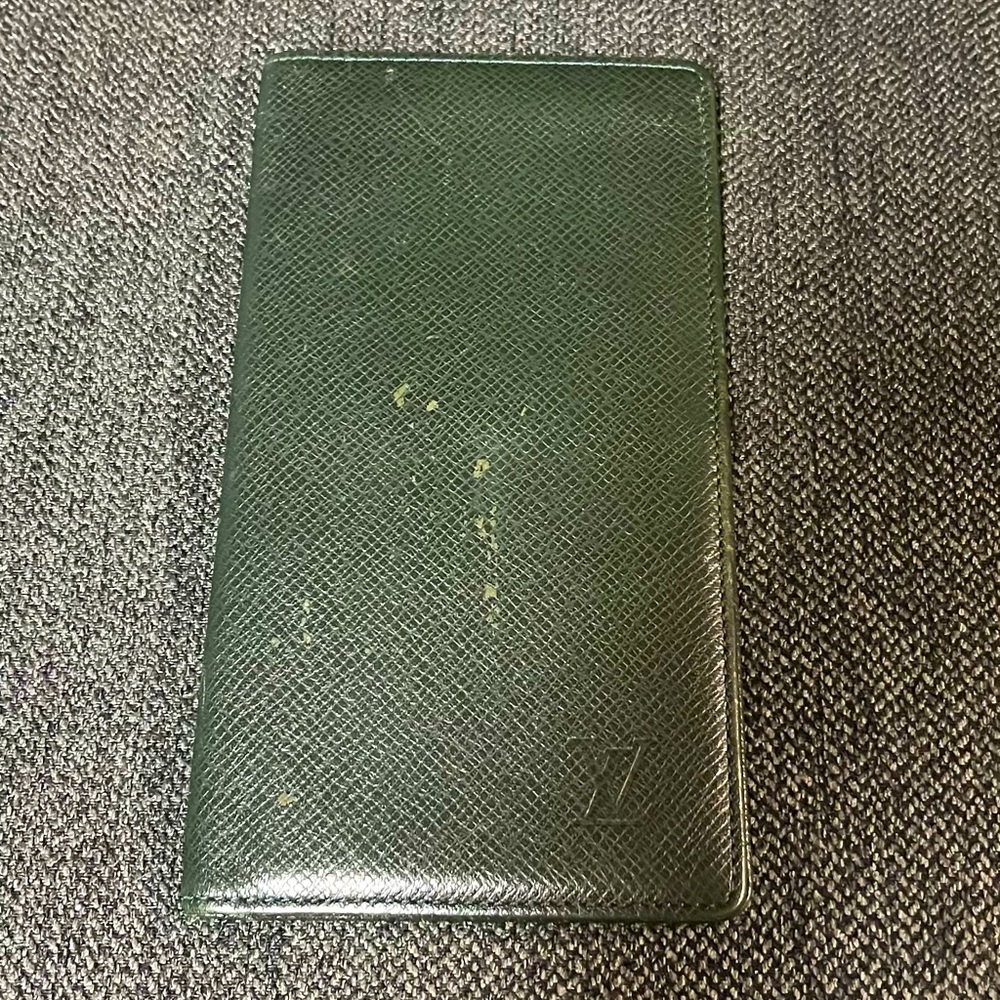 Louis Vuitton Porte Valeurs Taiga Leather Green Bifold Wallet - Unisex
